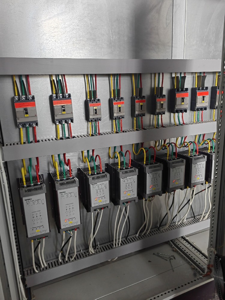 电力调整器负载电压加不上去是什么原因？