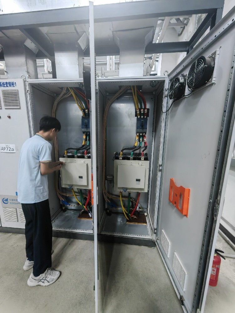 电力调整器在极端气象前提下（如高温、强风、暴雨等）的靠得住性保险措施有哪些？